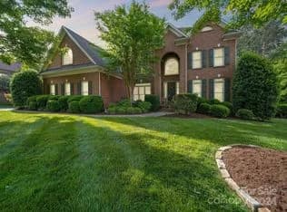 7112 Stonehaven Dr, Marvin, NC